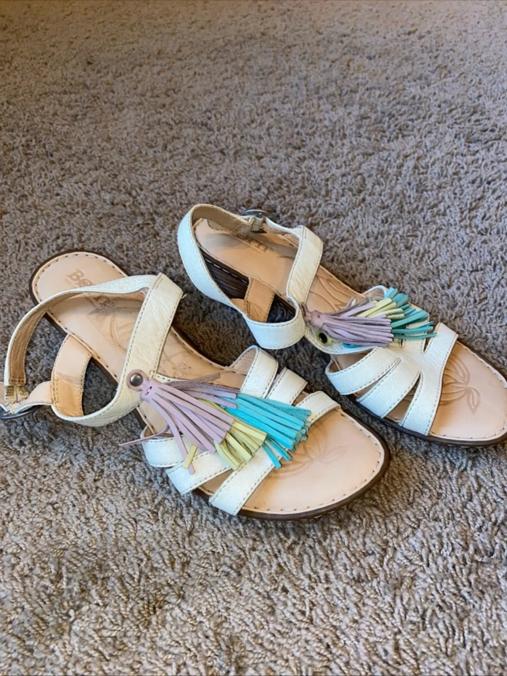 Born Leather Tassel Sandals Womens Sz 7 Cream Kitten Heel Boho Vacation Resort